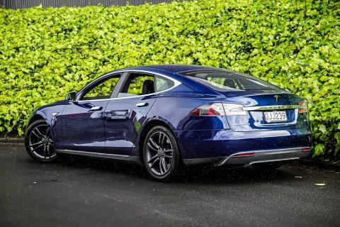 2015 Tesla Model S - Thumbnail