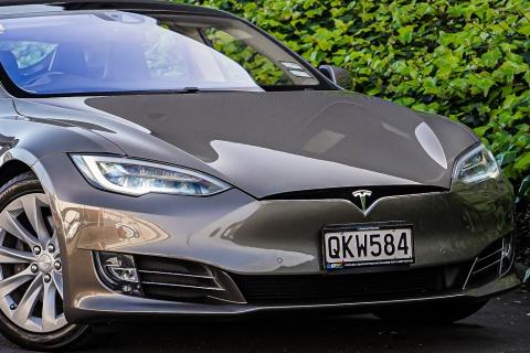 2016 Tesla Model S - Thumbnail