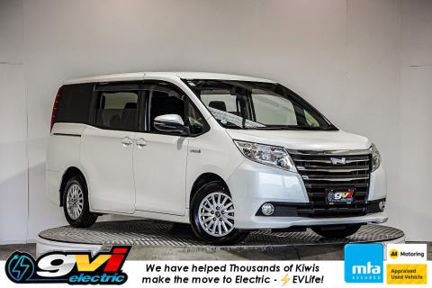 2014 Toyota Noah Hybrid / Voxy - Thumbnail