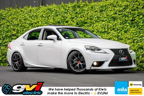 2013 Lexus IS 300h