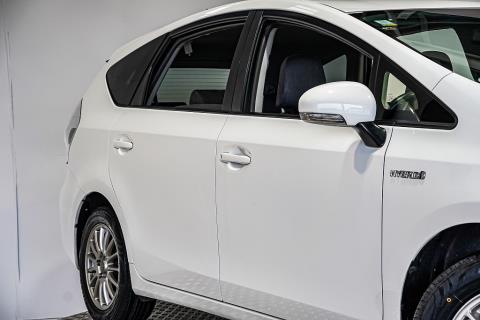 2012 Toyota Prius Alpha Hybrid 7 Seat - Thumbnail