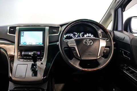 2013 Toyota Alphard Hybrid / Vellfire - Thumbnail