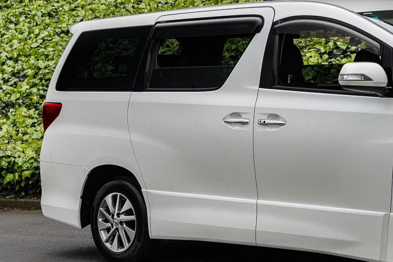 2013 Toyota Alphard Hybrid / Vellfire