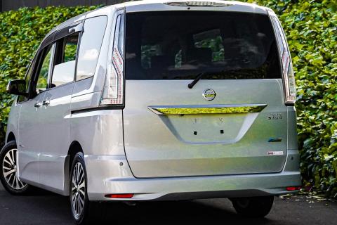 2015 Nissan Serena Hybrid 8 Seater - Thumbnail