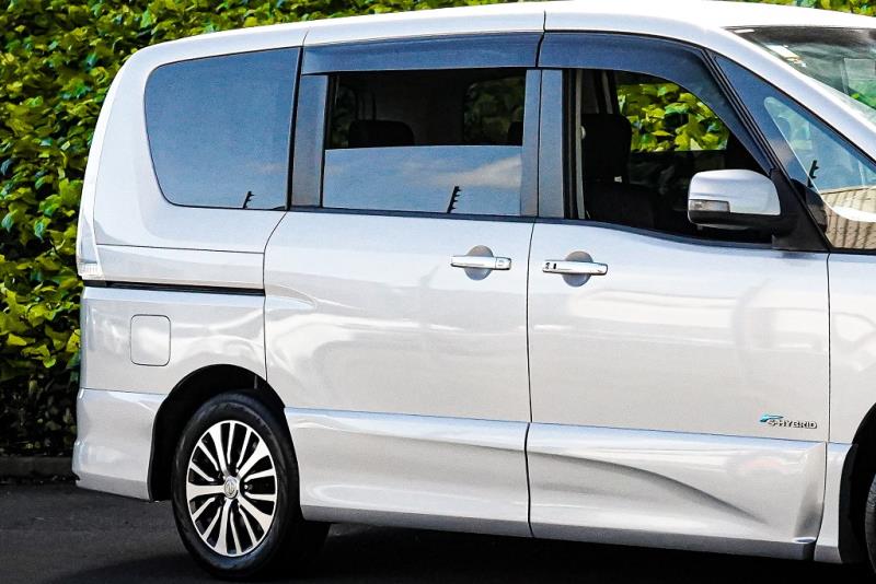 2015 Nissan Serena Hybrid 8 Seater