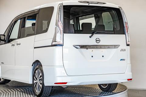 2015 Nissan Serena - Thumbnail