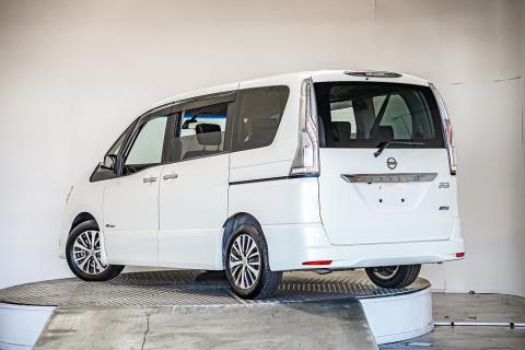 2015 Nissan Serena - Thumbnail