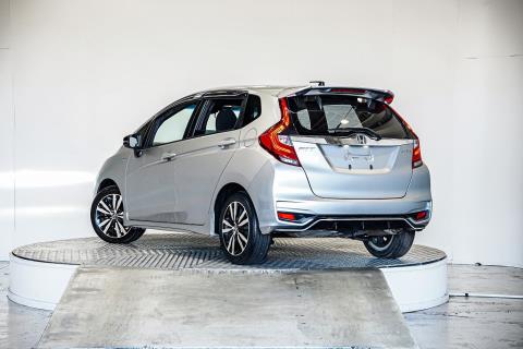 2017 Honda Fit S Hybrid / Jazz RS - Thumbnail