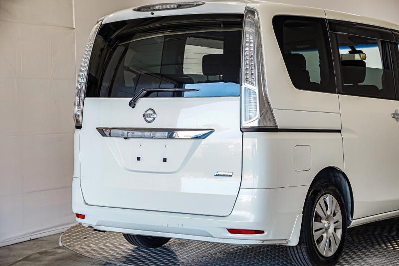 2014 Nissan Serena Hybrid 8 Seater