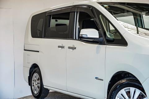 2014 Nissan Serena Hybrid 8 Seater - Thumbnail