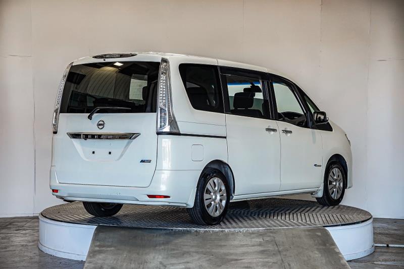 2014 Nissan Serena Hybrid 8 Seater