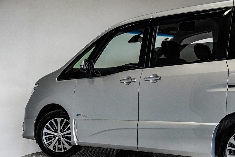 2014 Nissan Serena Hybrid 8 Seater