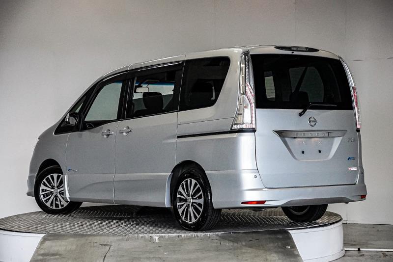 2014 Nissan Serena Hybrid 8 Seater