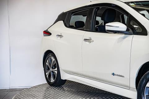 2018 Nissan Leaf 40G 88% SOH - Thumbnail