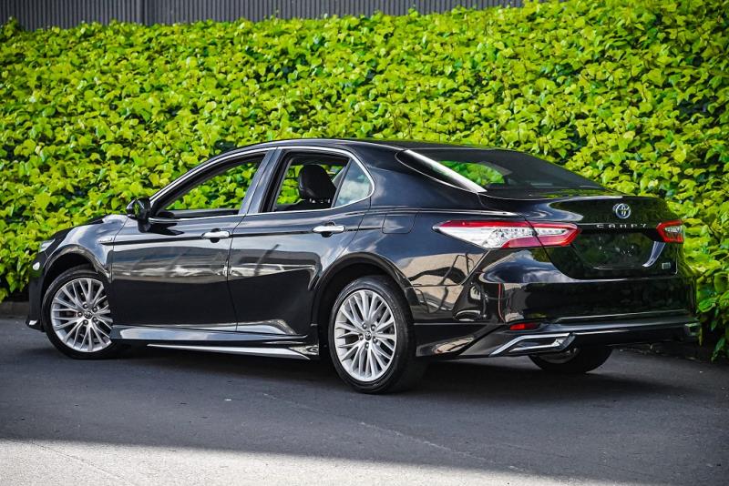 2017 Toyota Camry Hybrid G