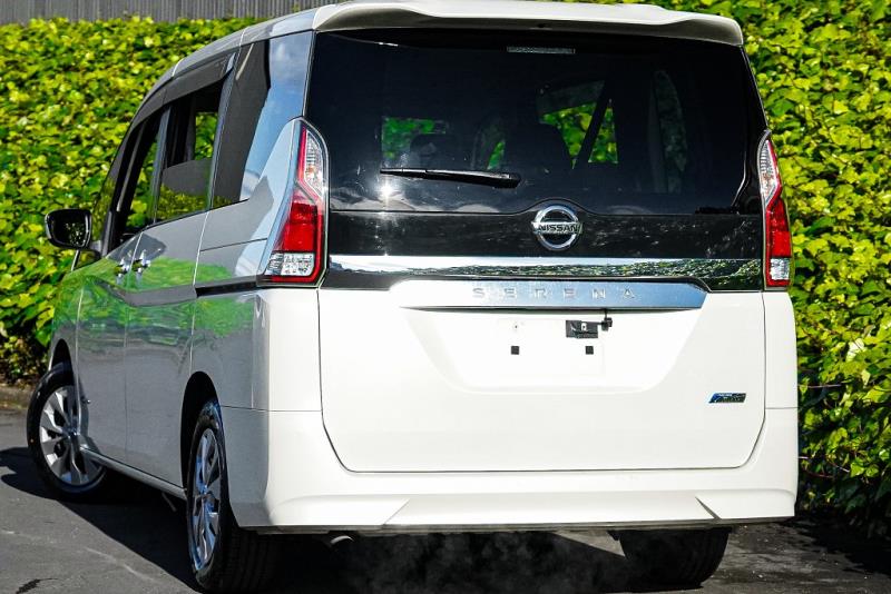 2017 Nissan Serena Hybrid X