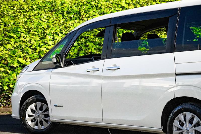 2017 Nissan Serena Hybrid X