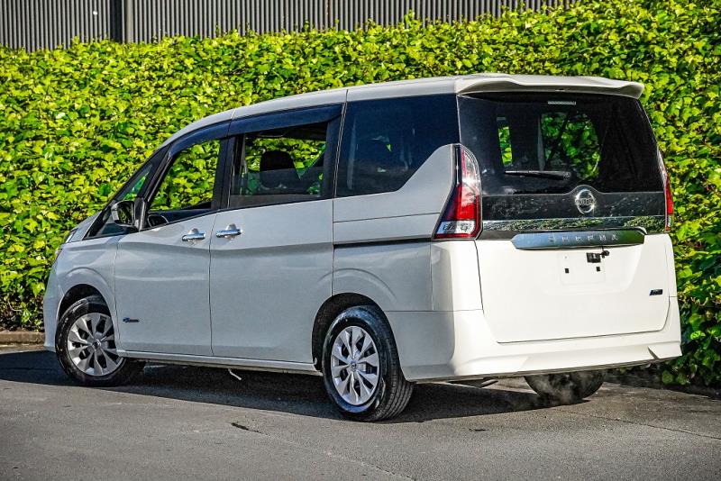 2017 Nissan Serena Hybrid X