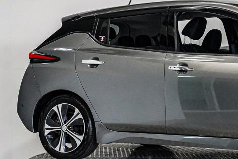 2018 Nissan Leaf 40G 88% SOH - Thumbnail