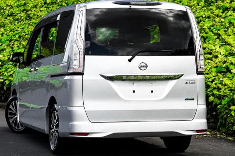 2014 Nissan Serena Hybrid - Thumbnail