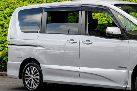 2014 Nissan Serena Hybrid - Thumbnail