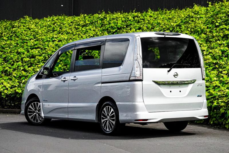 2014 Nissan Serena Hybrid