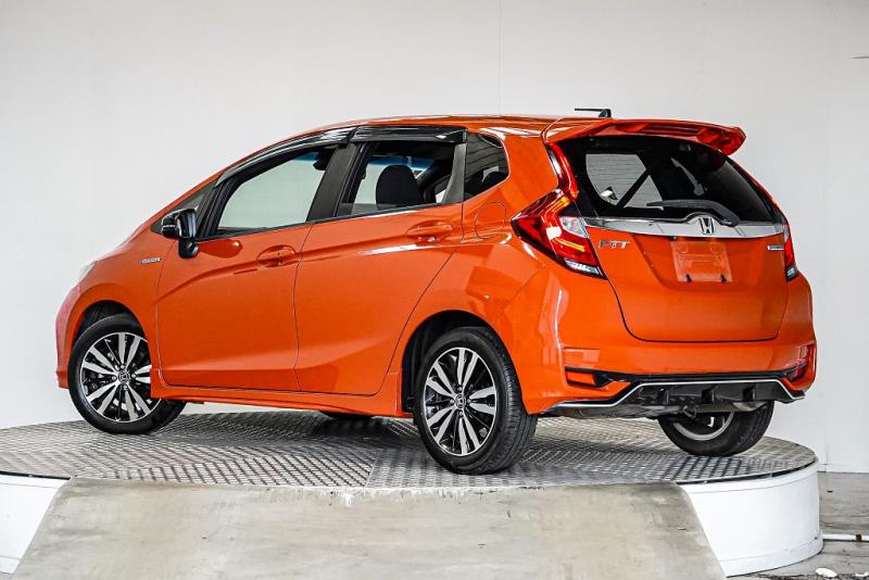 2017 Honda Fit Hybird S / Jazz RS