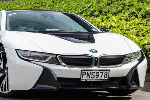 2016 BMW i8 e-Drive Hybrid - Thumbnail