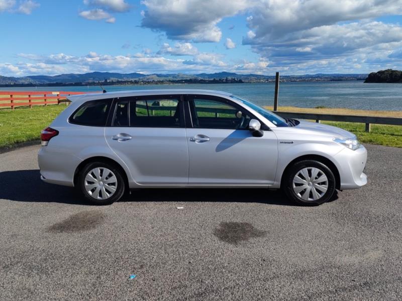 2016 Toyota Corolla Fielder Hybrid