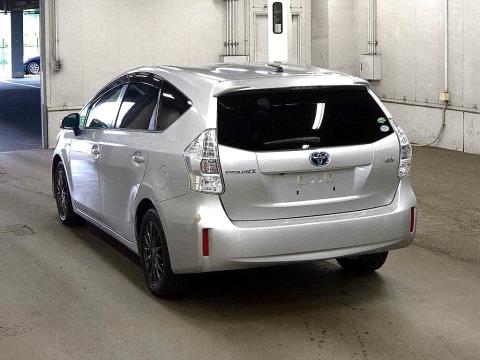 2013 Toyota Prius Alpha Hybrid - Thumbnail