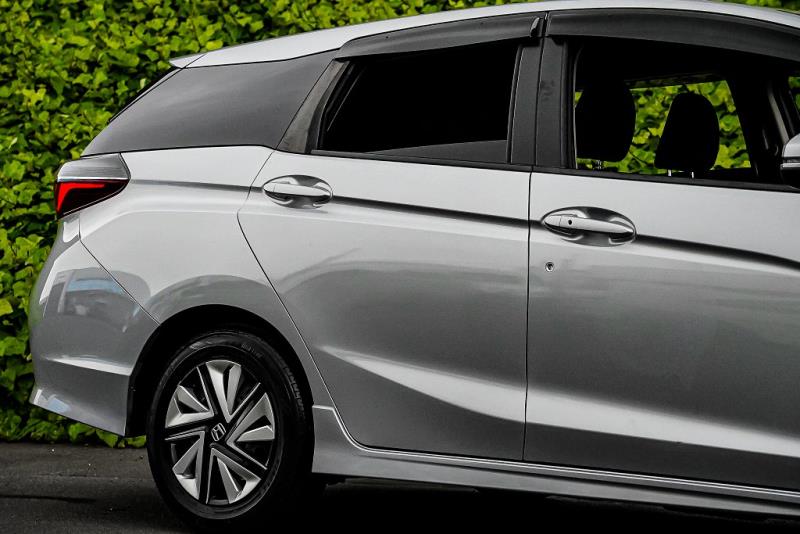 2020 Honda Fit Shuttle Hybrid