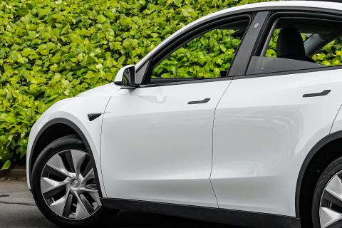 2022 Tesla Model Y - Thumbnail