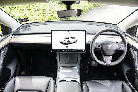 2022 Tesla Model Y - Thumbnail