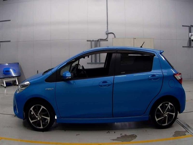 2017 Toyota Vitz Hybrid / Yaris