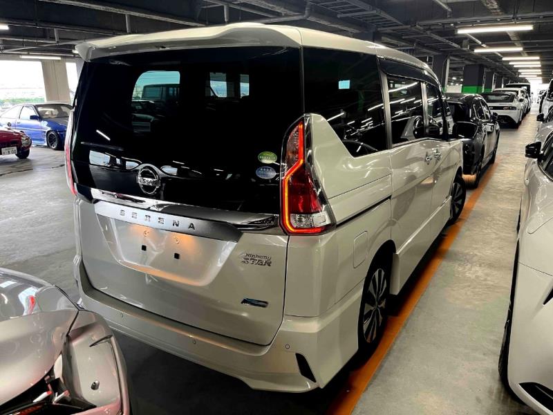 2018 Nissan Serena Hybrid 8 Seat