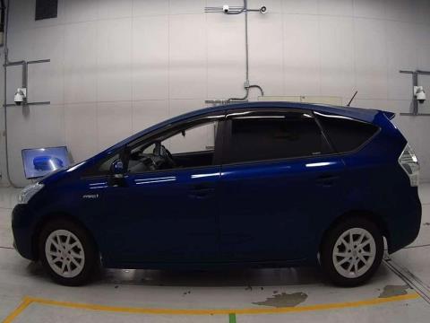 2013 Toyota Prius Alpha 7 Seater - Thumbnail