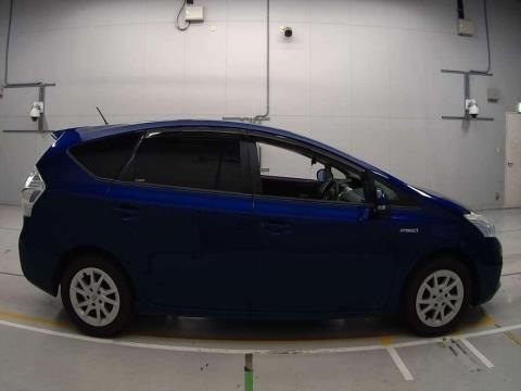 2013 Toyota Prius Alpha 7 Seater - Thumbnail