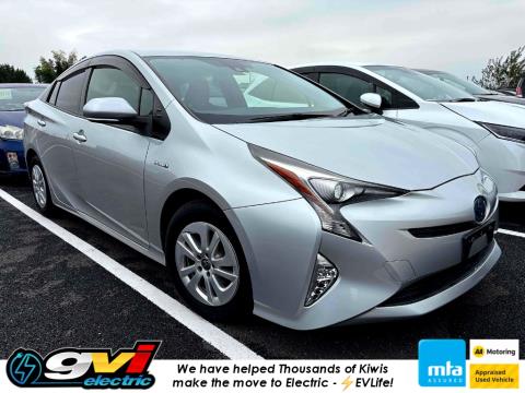 2016 Toyota Prius S Hybrid - Thumbnail