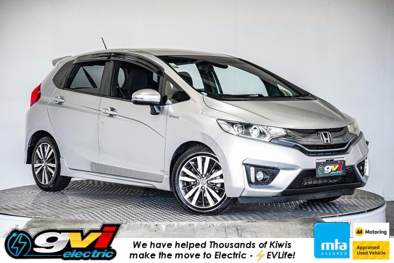 2014 Honda Fit Hybrid S / Jazz RS