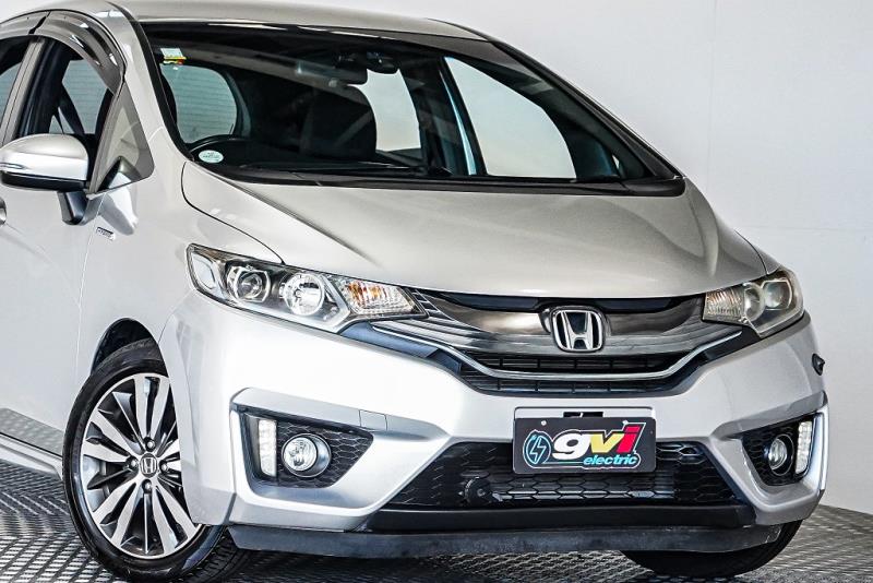 2014 Honda Fit Hybrid S / Jazz RS