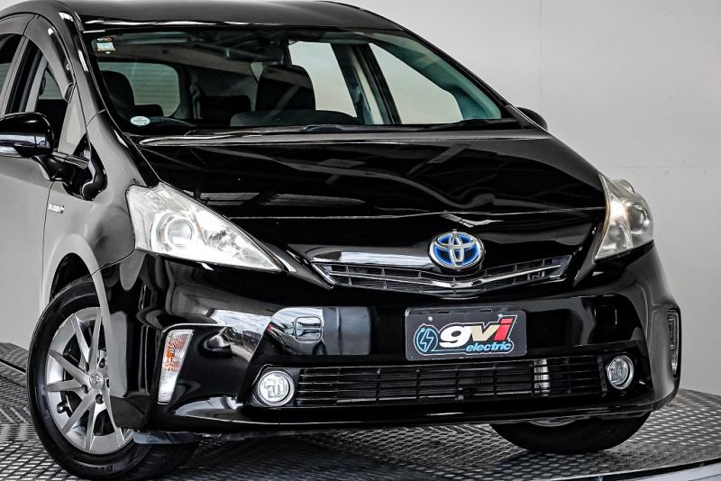 2014 Toyota Prius Alpha Hybrid