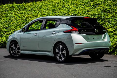 2017 Nissan Leaf 40G 87% SOH - Thumbnail