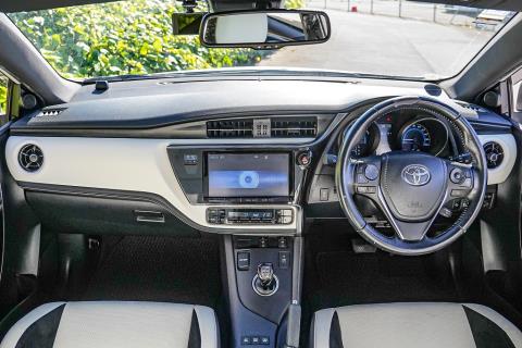 2016 Toyota Auris Hybrid / Corolla - Thumbnail