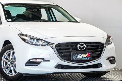 2017 Mazda Axela Hybrid - Thumbnail