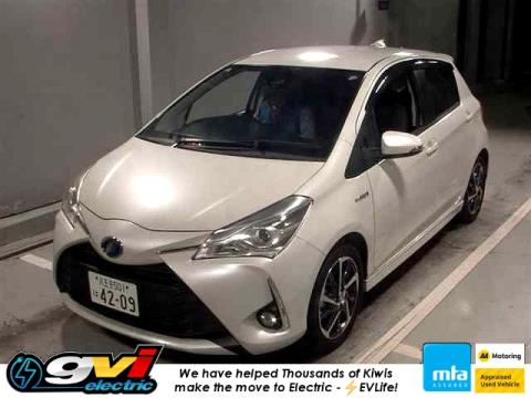 2017 Toyota Vitz Hybrid Sport - Thumbnail