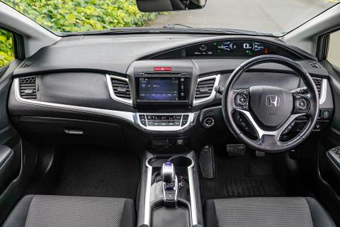 2015 Honda Jade X Hybrid / Shuttle - Thumbnail