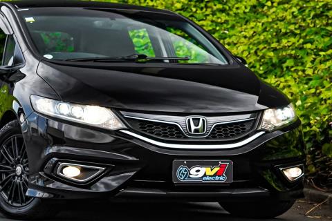 2015 Honda Jade X Hybrid / Shuttle - Thumbnail