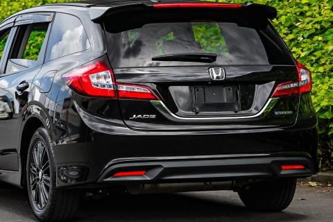 2015 Honda Jade X Hybrid / Shuttle - Thumbnail