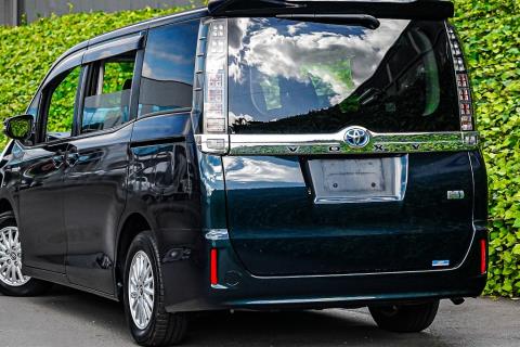 2014 Toyota Voxy Hybrid X / Noah - Thumbnail