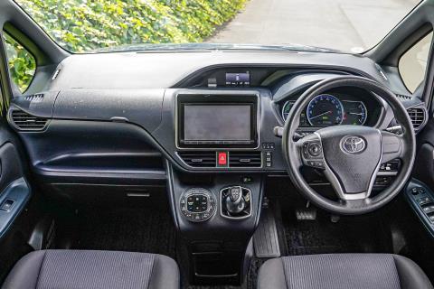 2014 Toyota Voxy Hybrid X / Noah - Thumbnail